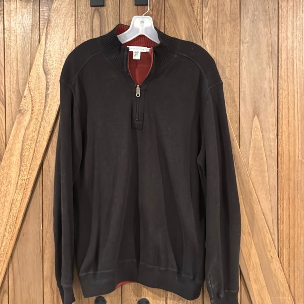 Alex Cannon men’s sweater size M black with interior orange